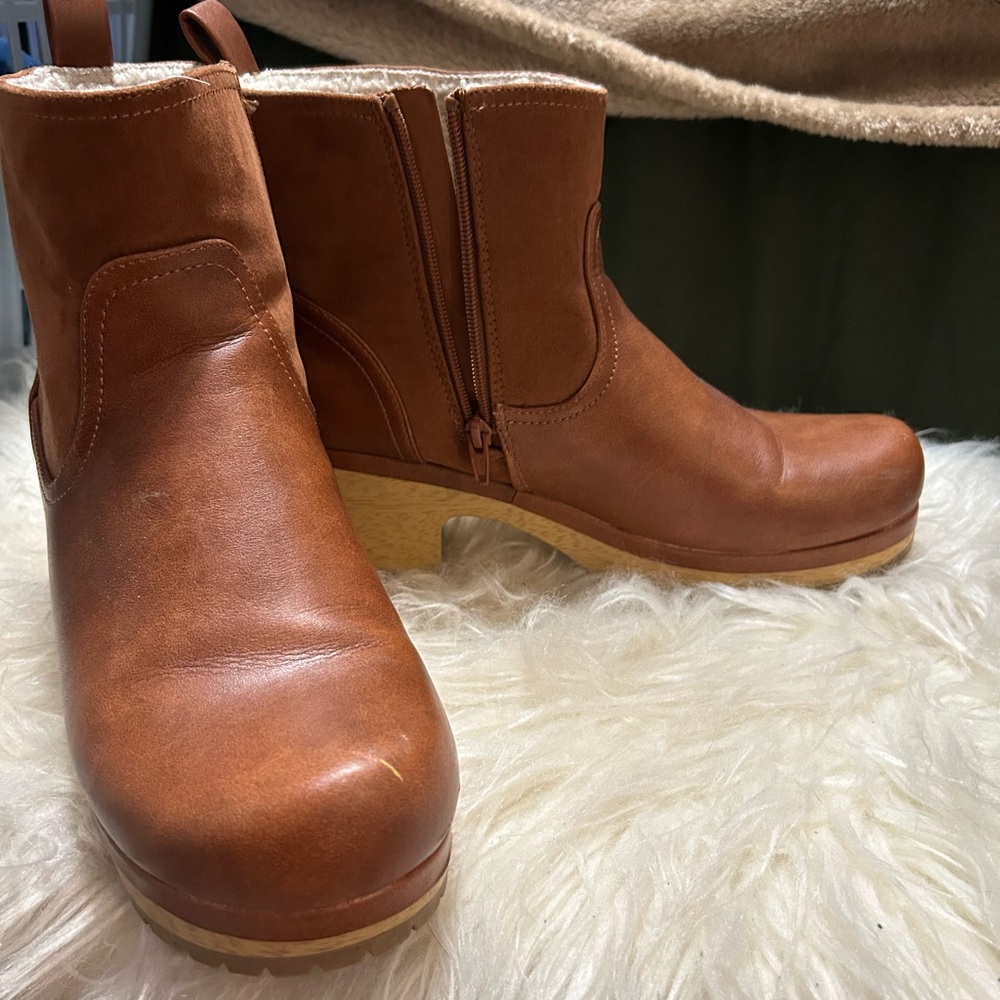 Universal Thread Target booties